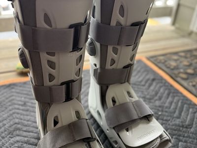 Aircast Softstrike Standard Walking Boot/Brace