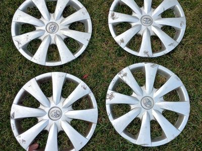 Toyota Corolla 15 hubcaps
