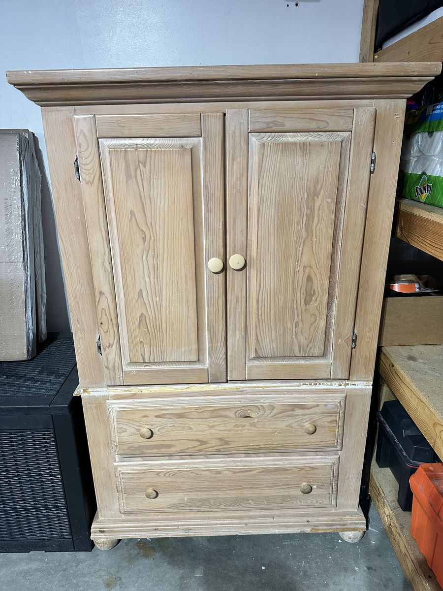 MOVING need to downsize - dresser