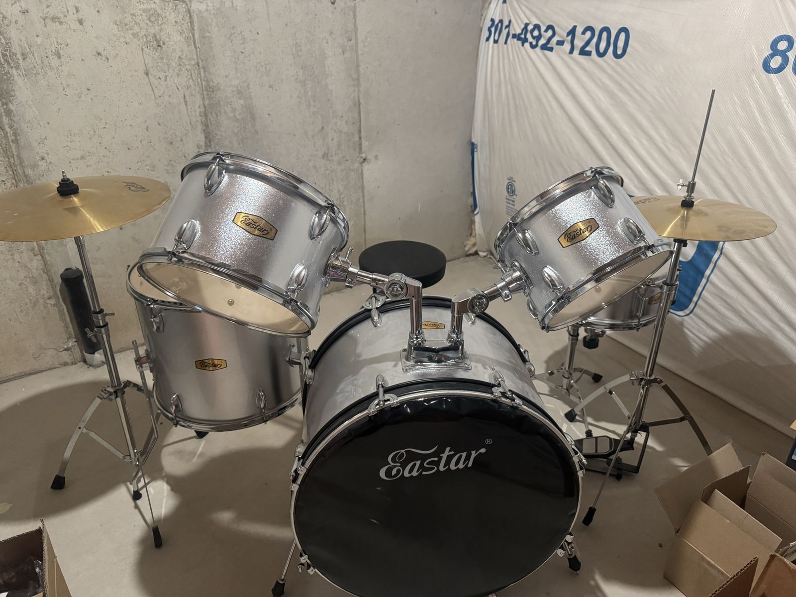Eastar 5-Piece Drum Set with Cymbals, Throne, and Hardware - Silver Sparkle