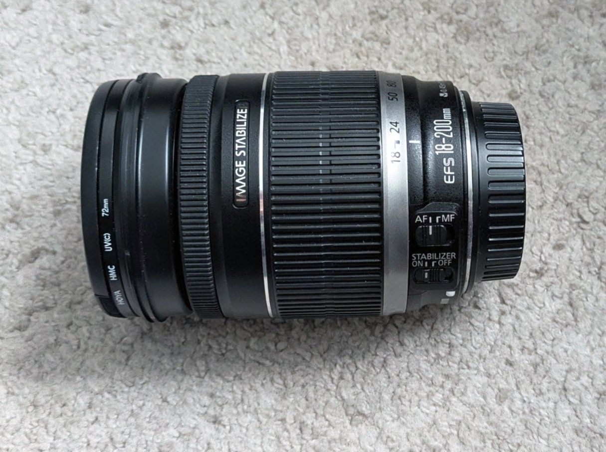 Canon 18-200mm lens - like new