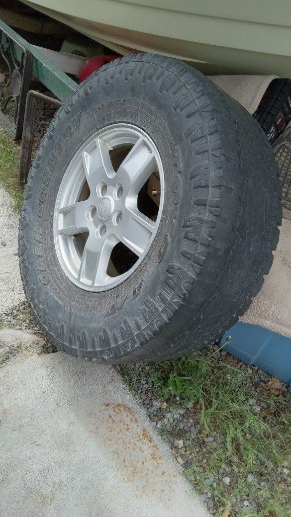 Jeep Wrangler Tire 18.5in Toyo A/D 35X12.50R17LT