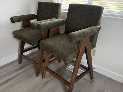 Counter chairs / bar stools