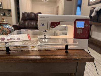 Husqvarna Viking Tribute 140C Computerizad Sewing