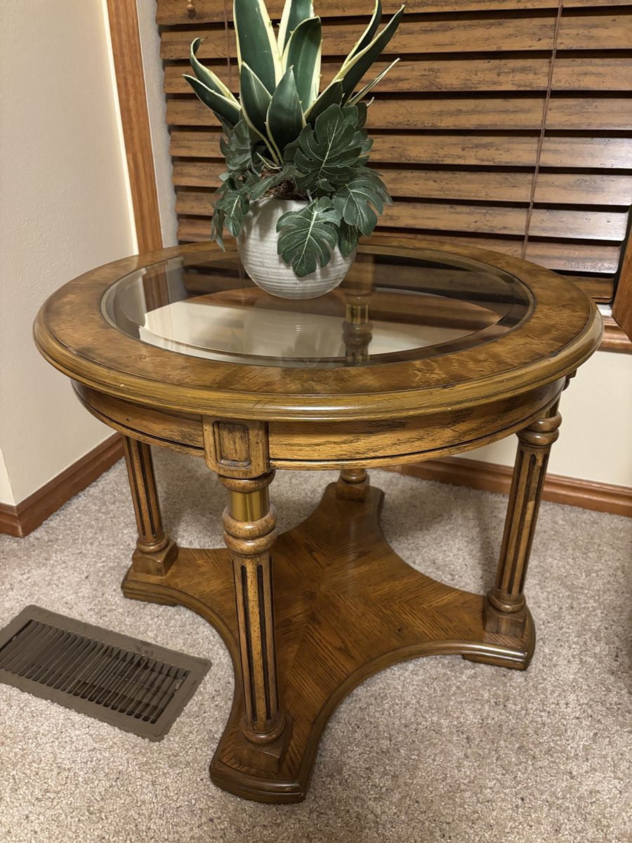 Decorative Round Solid Wood End Table with Glass Top