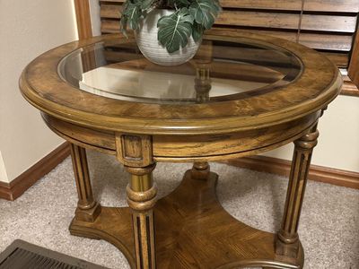 Decorative Round Solid Wood End Table with Glass Top