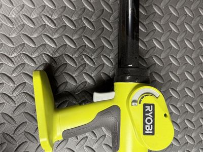 Ryobi 18v Cordless Caulk and Adhesive Gun