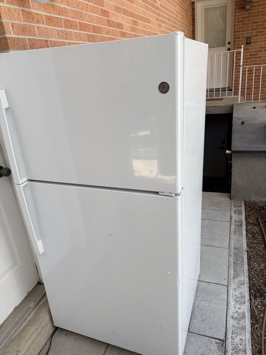 GE White Top Freezer Refrigerator with Dual Temp Control - Used, Good Condition