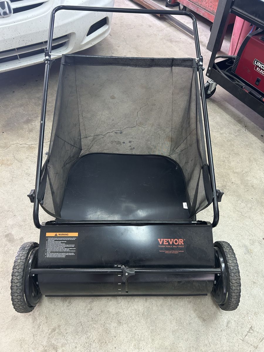 VEVOR Push Lawn Sweeper