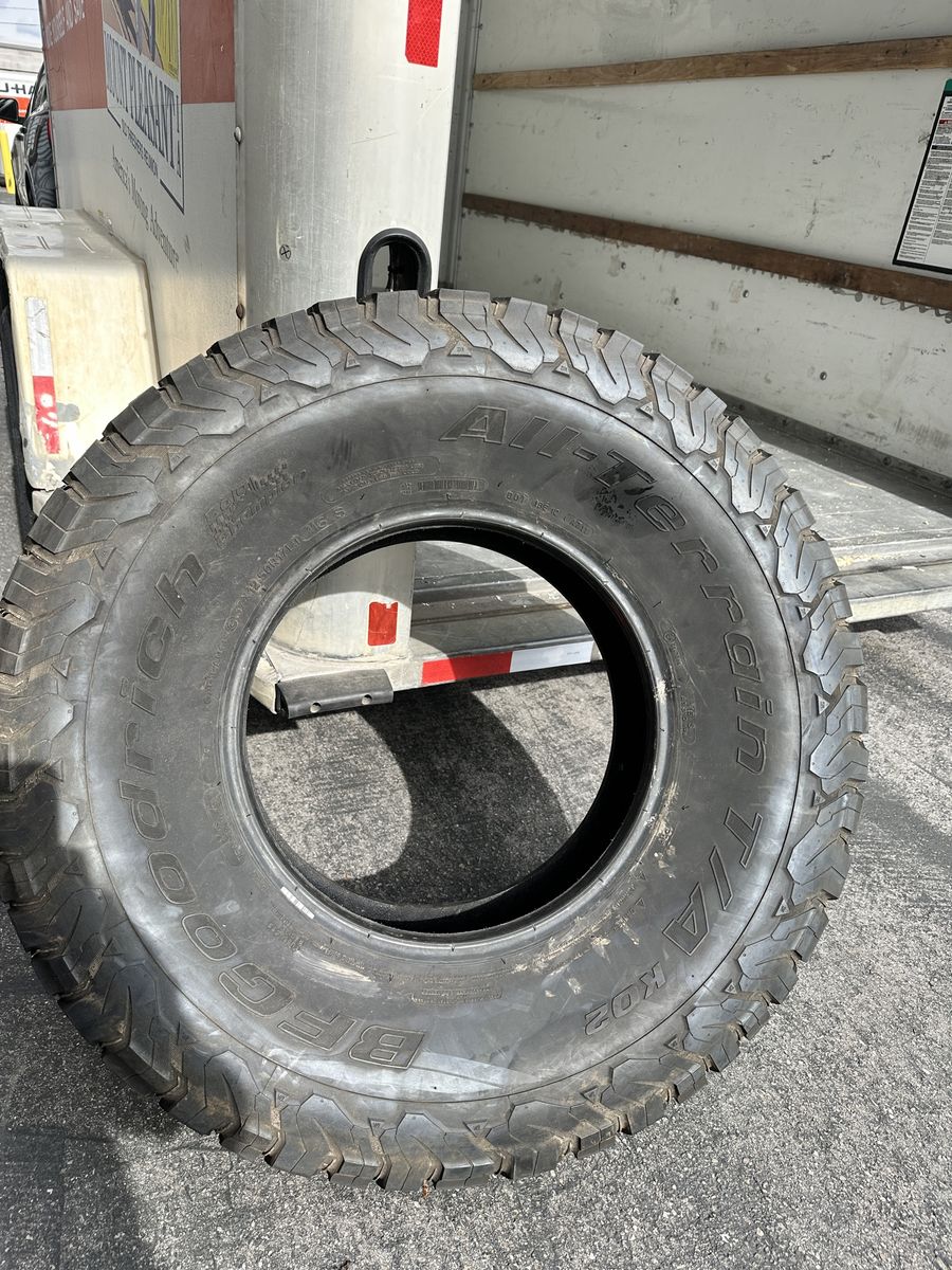 4 BFGoodrich All-Terrain T/A KO2 37x12.50R17 LT Ti