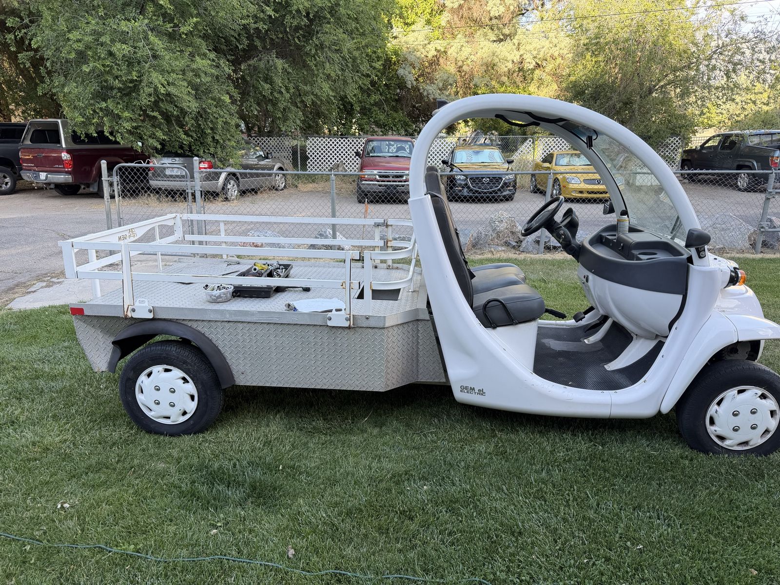 GEM EL White Electric Utility / Golf cart with Flatbed and Drop Sides.