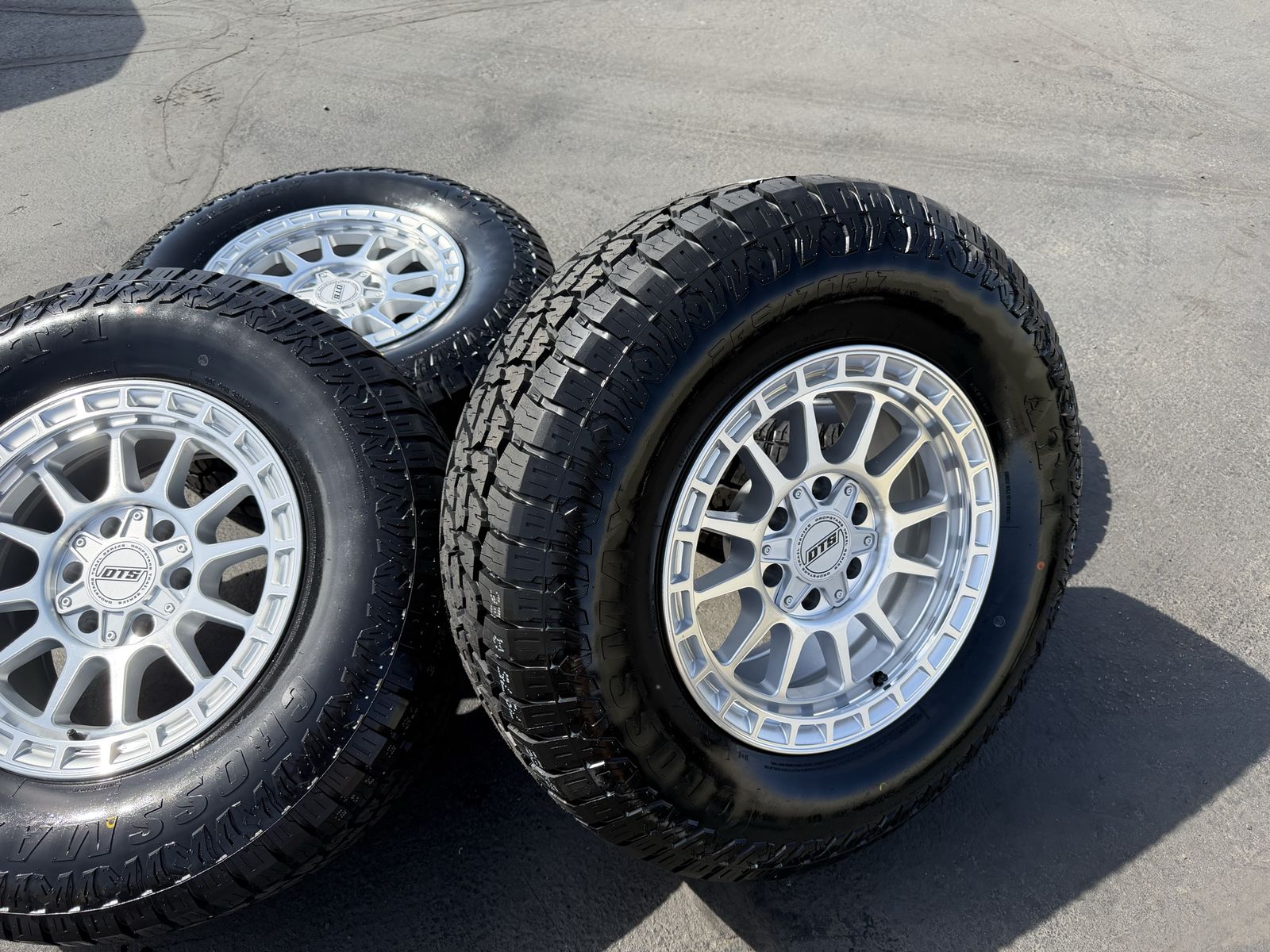 17" Dropstar 6 Lug 6x5.5 | 6x135 33 A/T 285/70R17