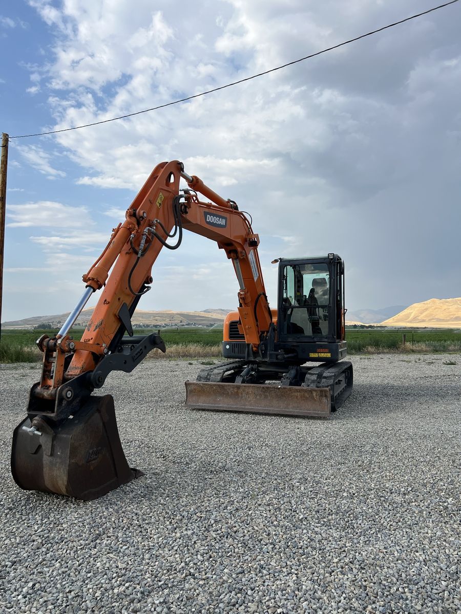 2020 Doosan / bobcat DX 85R-3 3100 hours, priced to sell!
