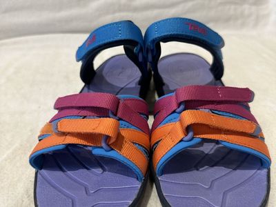 Teva youth size 4, colorful like new hiking sandal