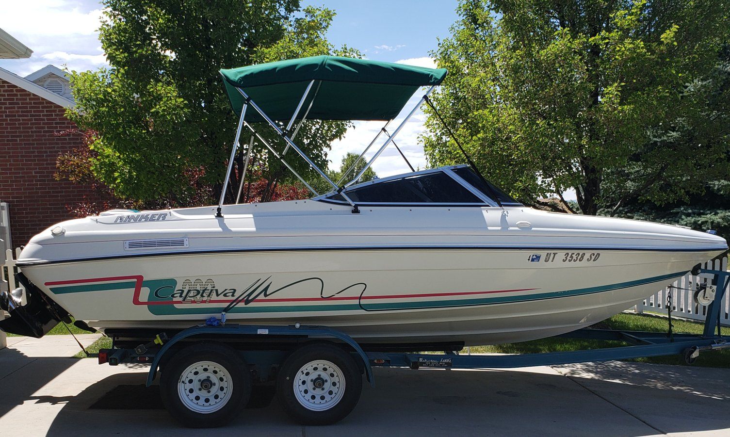 21 foot Rinker Captiva Bowrider Powerboat with Bimini Top and Trailer