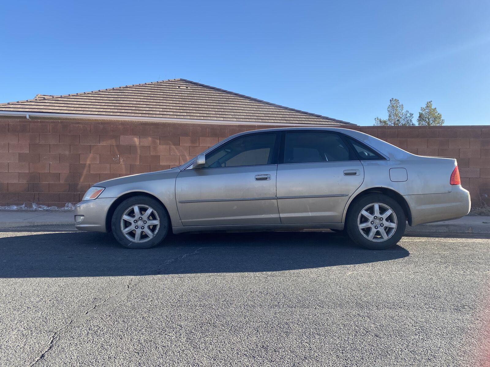 2001 TOYOTA AVALON XLS