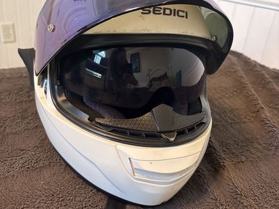 Sedici motorcycle Helmet with Bluetooth speakers