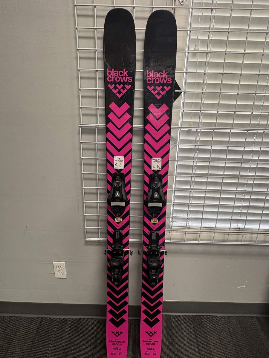 Black Crows Corvus 169cm Skis w/ Atomic Strive 13 GW Demo Binding - Lightly Used