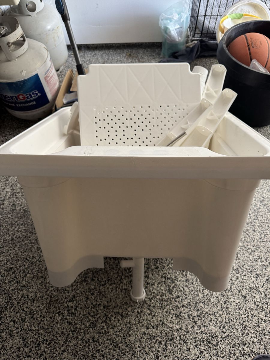 Garage utility sink