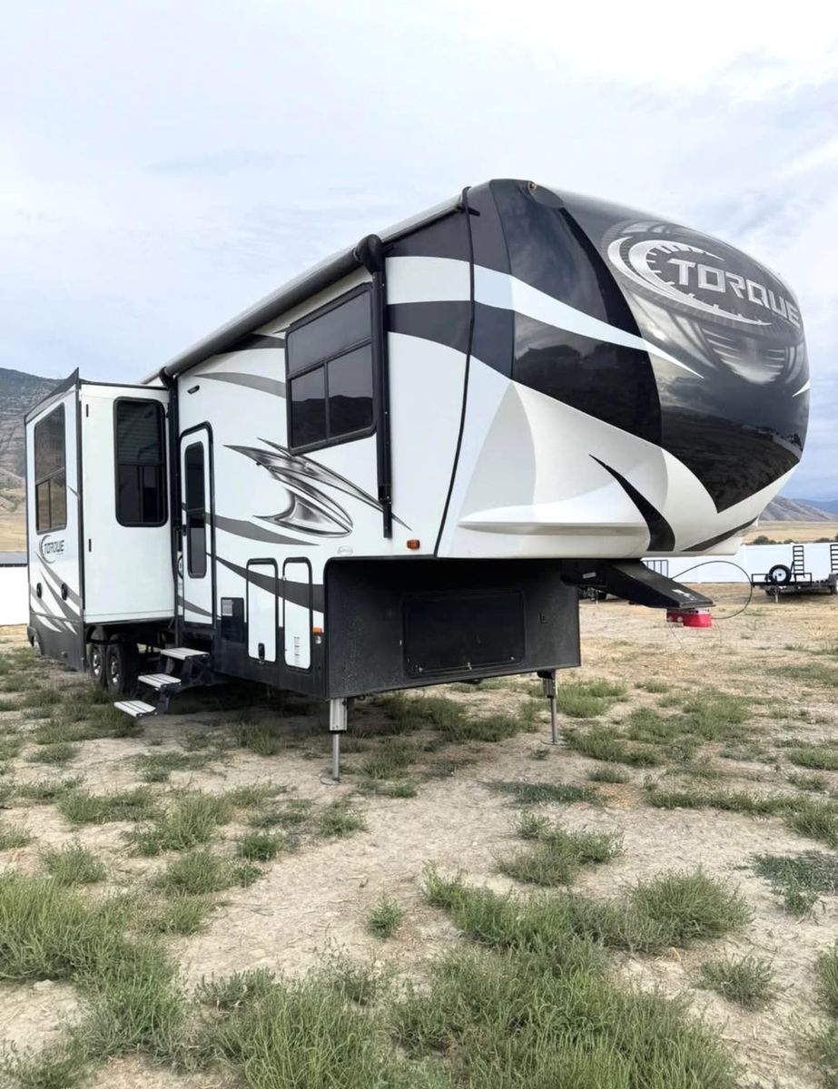 2018 Heartland Torque 5th Wheel Toy Hauler