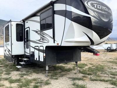 2018 Heartland Torque 5th Wheel Toy Hauler