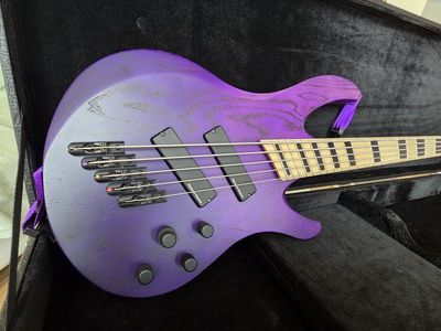 Acacia Guitars Atlas Bass 5 String