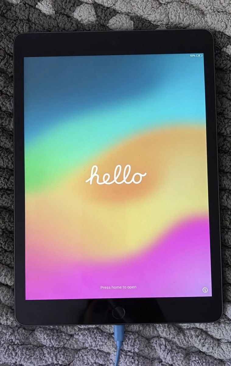 iPad 9th Generation 64GB + Apple Smart Keyboard