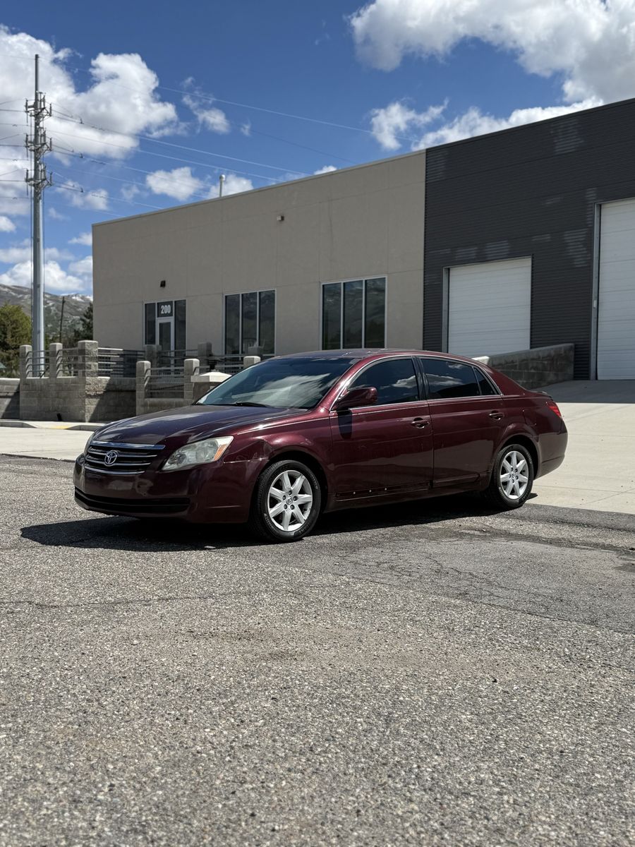 2005 TOYOTA AVALON XL