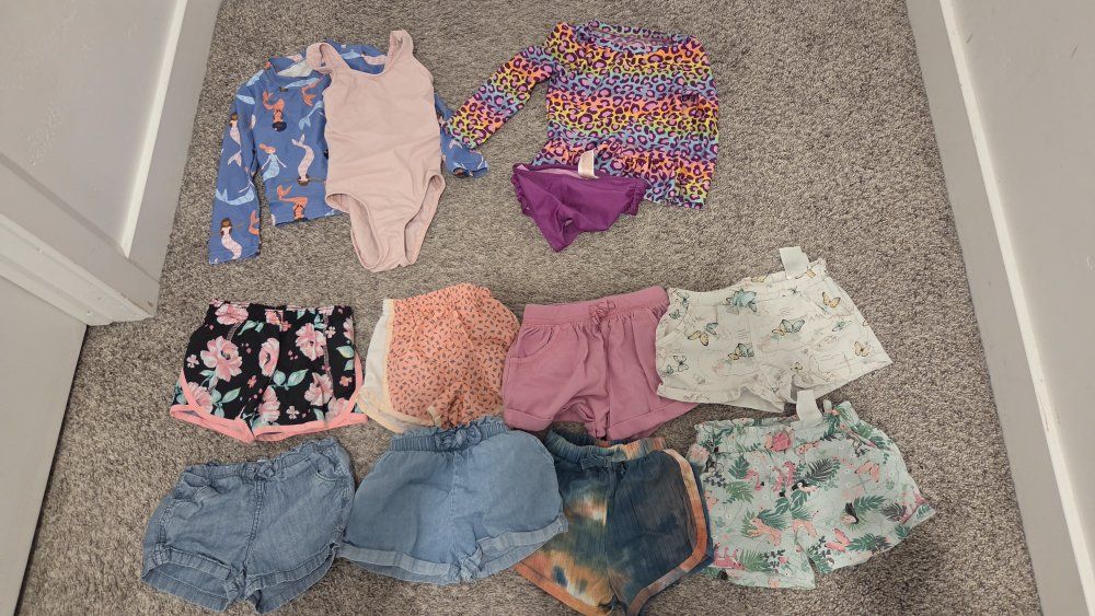 Toddler girl 3T shorts/swim bundle - 10$