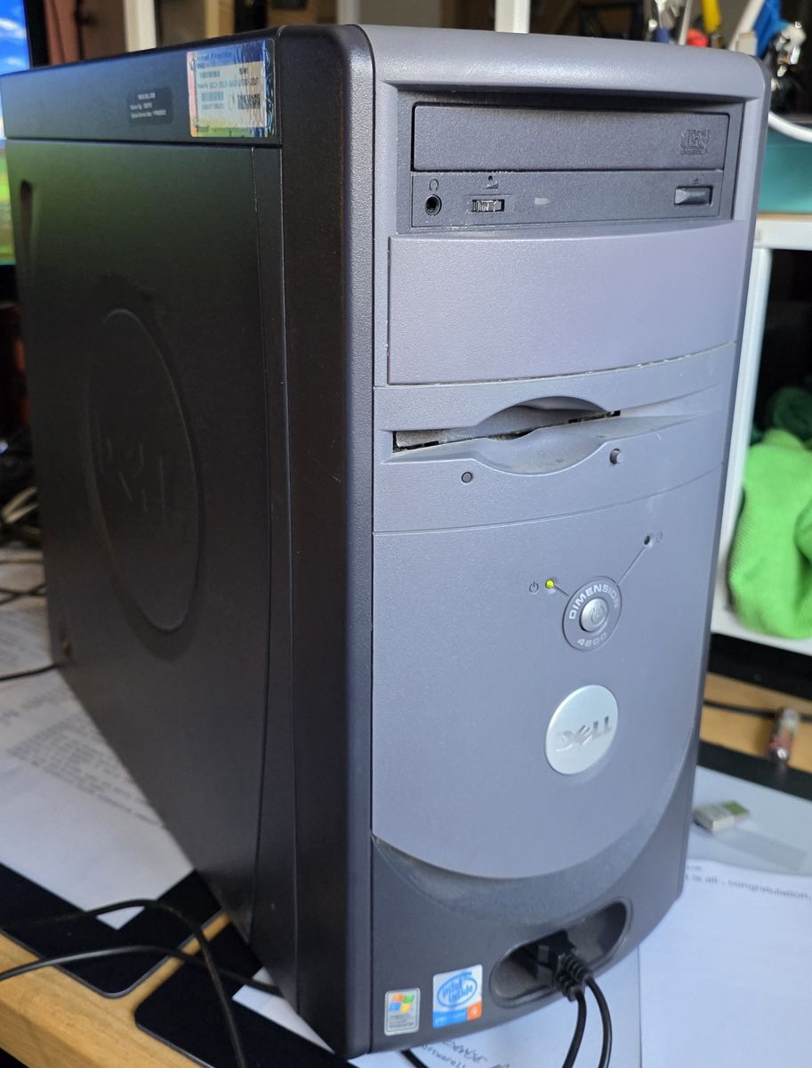 Very Unique Windows XP BOB OS Complete Computer System Monitor Keyboard Mouse