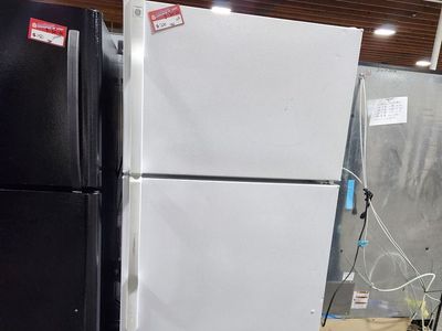 NICE GE TOP AND BOTTOM FRIDGE! W-WARRANTY