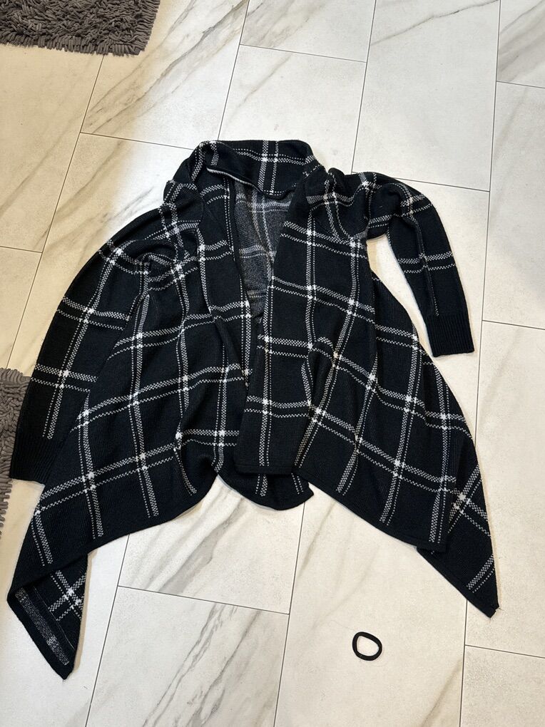 Size XXL Black And Cream Cardigan