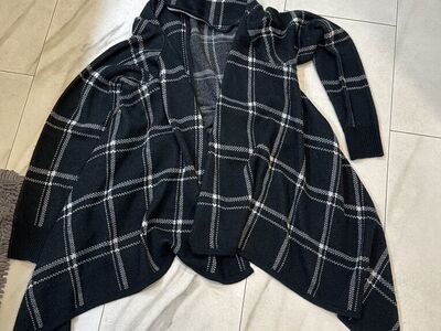 Size XXL Black And Cream Cardigan