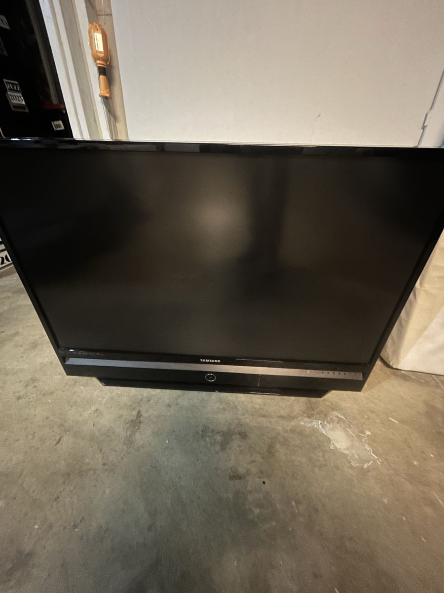 Samsung 1080 tv 54in x 24in Fcfs