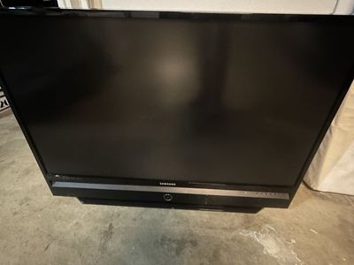 Samsung 1080 tv 54in x 24in Fcfs