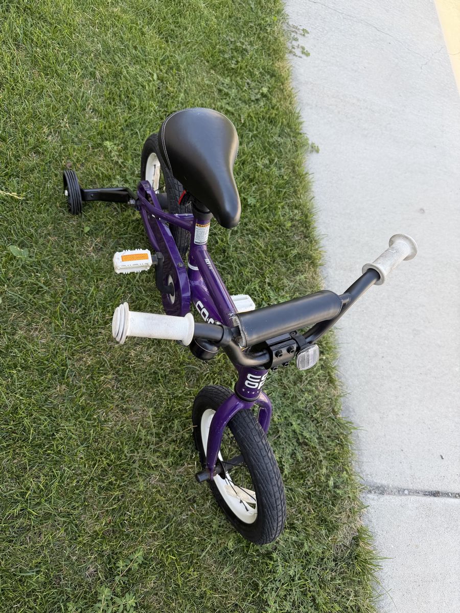 Co-op Cycles REV 12 Kids Bike with Training Wheels - Purple