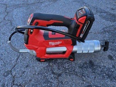 Milwaukee M18 grease gun