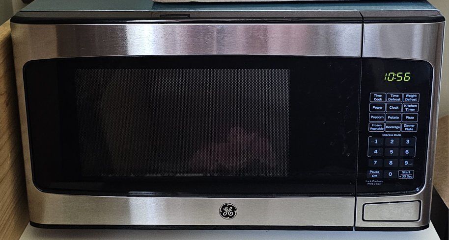 GE Countertop Microwave – Stainless Steel