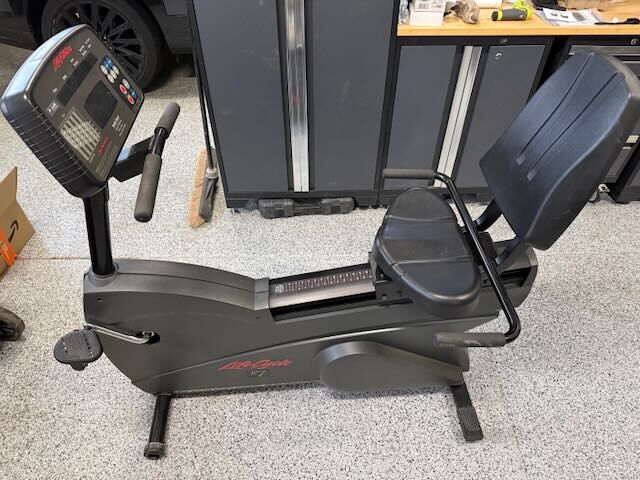 Life Fitness recumbent bike
