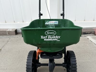 Turf Builder Edgeguard Mini Push Spreader
