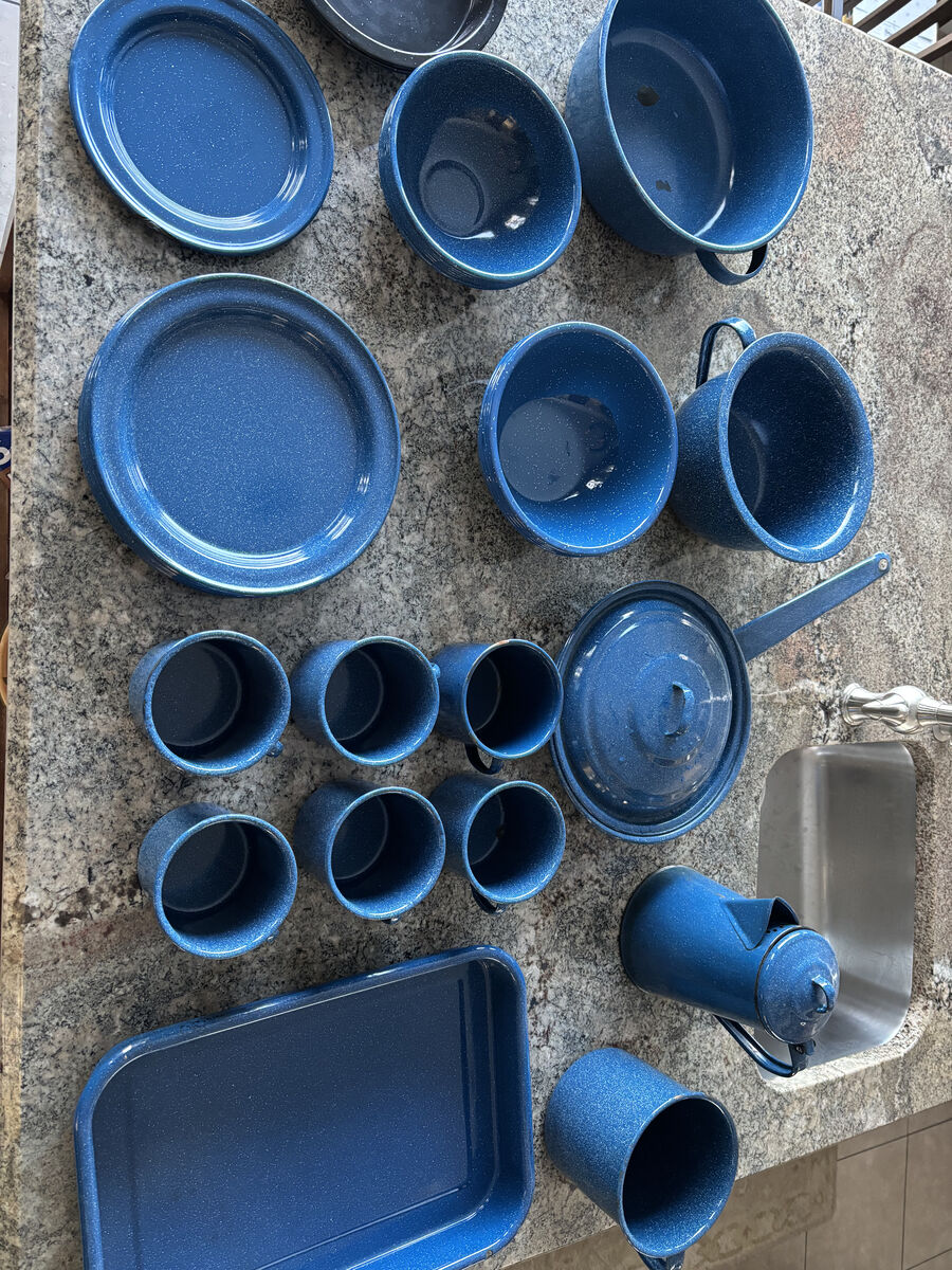 Dishes Enamel Classic Blue - 34 pieces