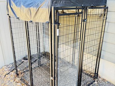 Covered Pet Kennel