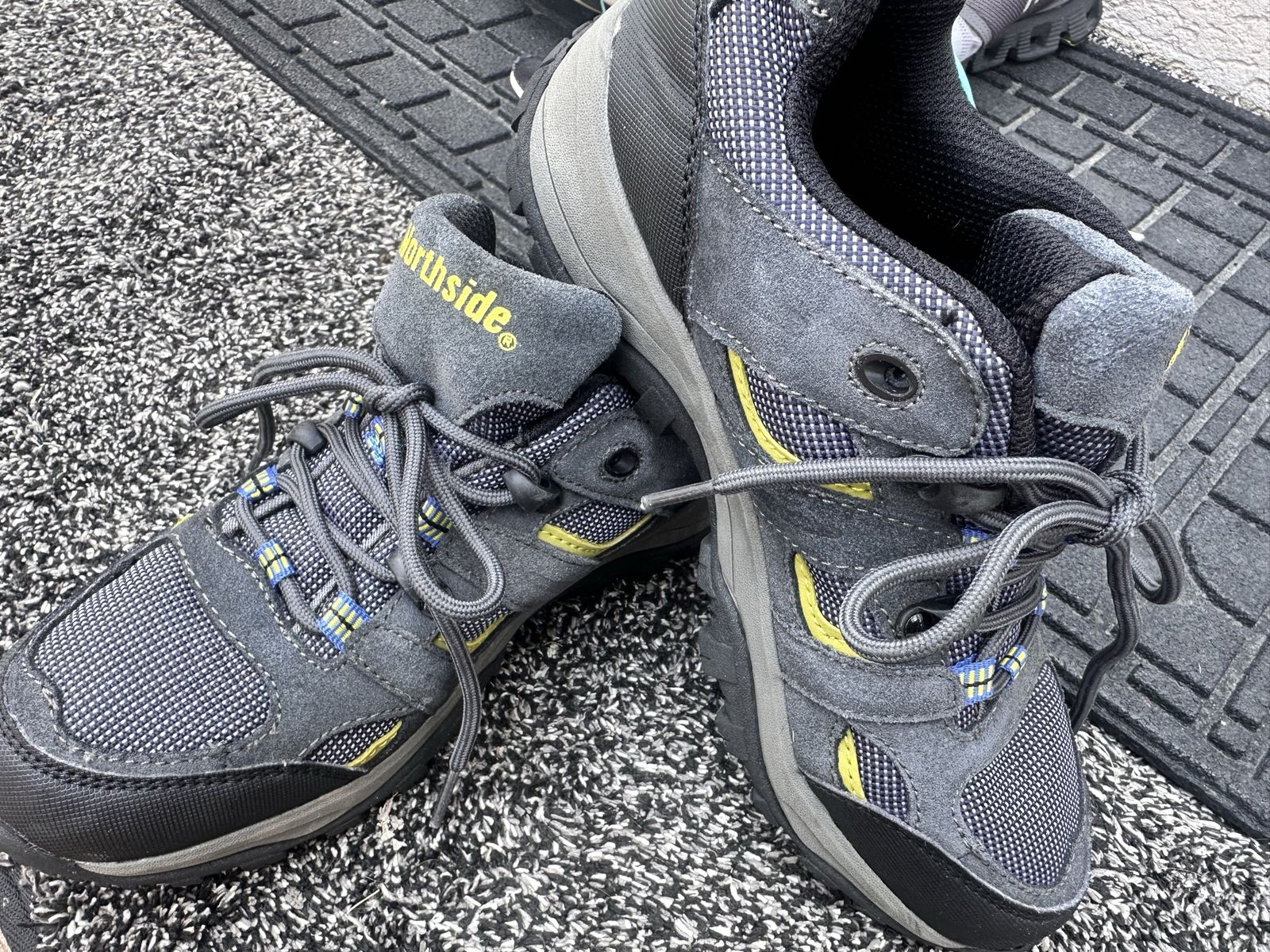 Northside Unisex Kids Gray/Yellow Low Hiking Shoes Size 6