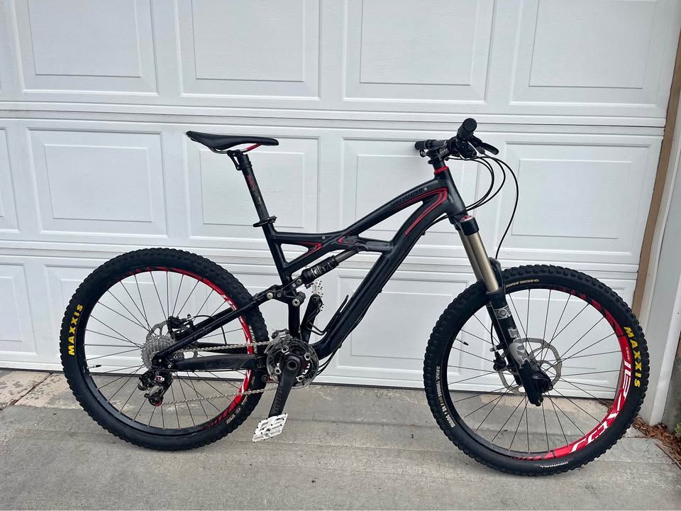 2012 Specialized Enduro Expert EVO full suspension mountain bike, size Medium.