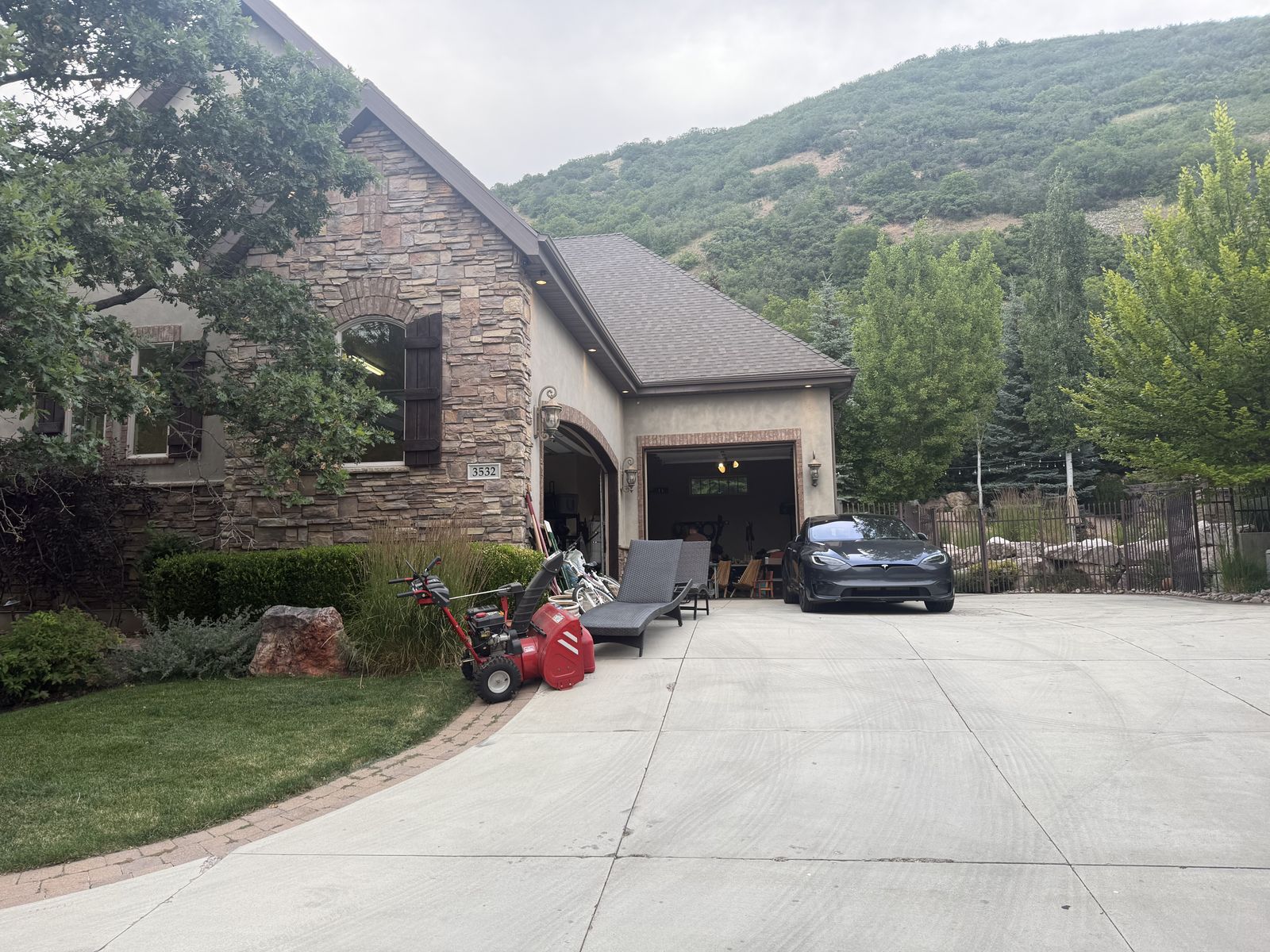 HUGE HIGH-END MOVING GARAGE SALE – Furniture, Harley, Shuffleboard, Home Décor & More!