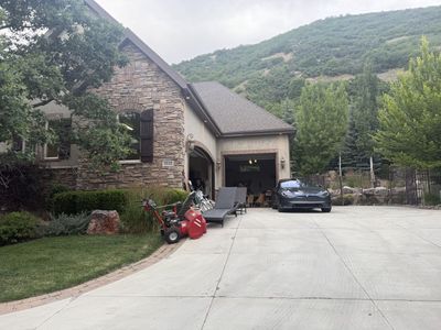 HUGE HIGH-END MOVING GARAGE SALE – Furniture, Harley, Shuffleboard, Home Décor & More!