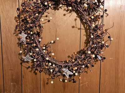Brown berry / hand painted wood stars, new wreath!