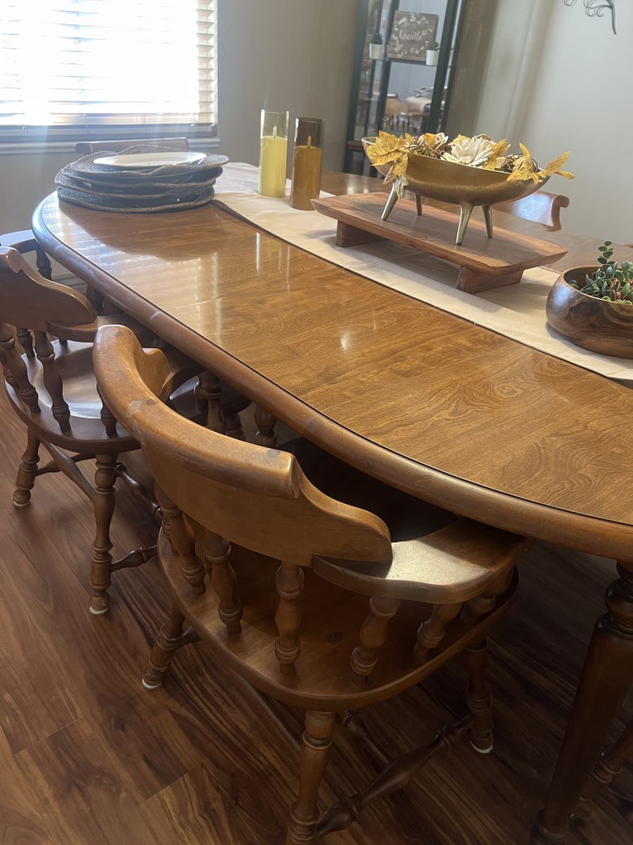 Ethan Allen 9 PIece Nutmeg Heirloom Dining Set