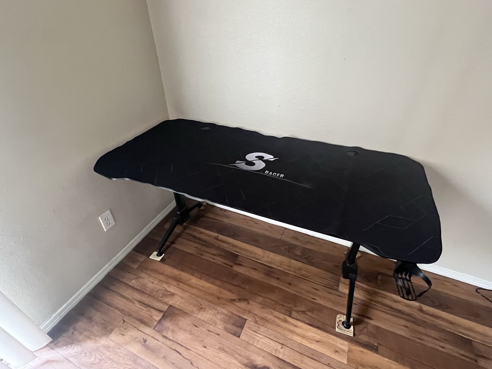 63” Ergonomic Computer Desk with Mouse Pad