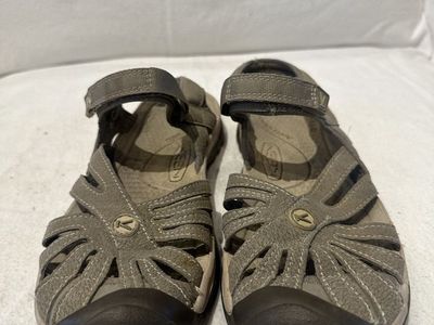 Keen women’s size 7 Mary Jane, beige sandals